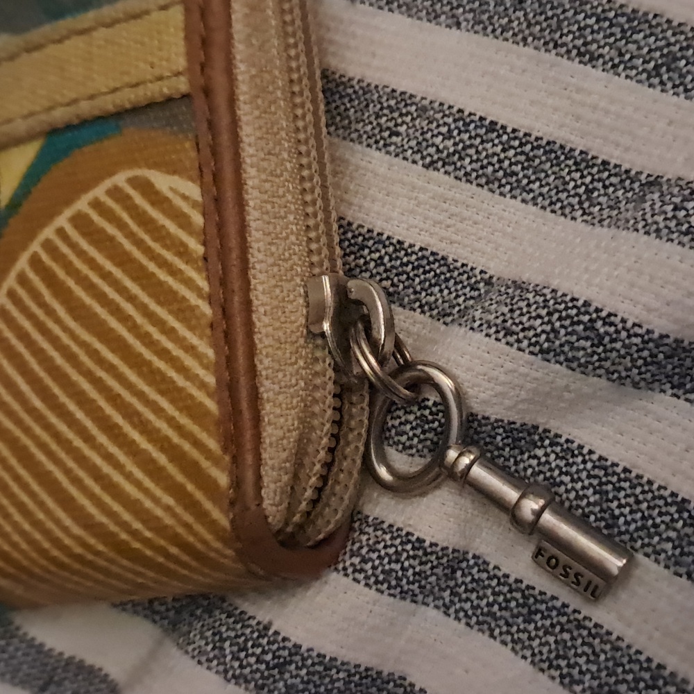 Colorful Fossil Wallet - Picture 4 of 7